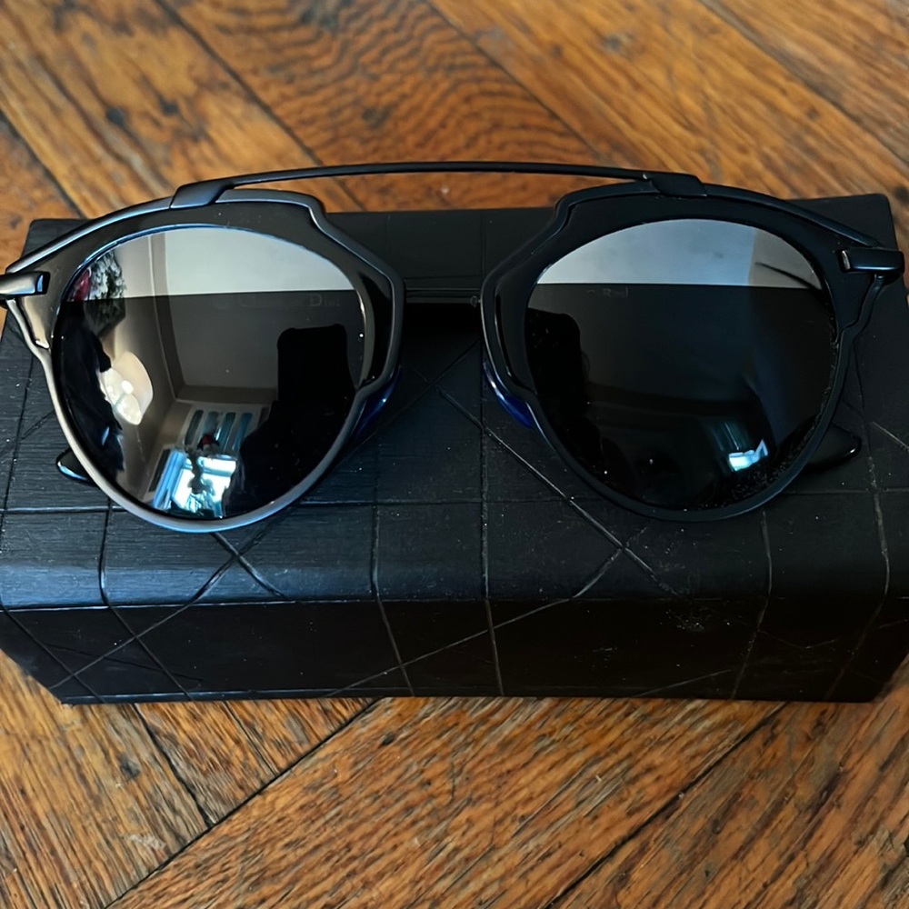 Excellent like new condition Dior Black Sunglasses.    Comes with Dior Case.